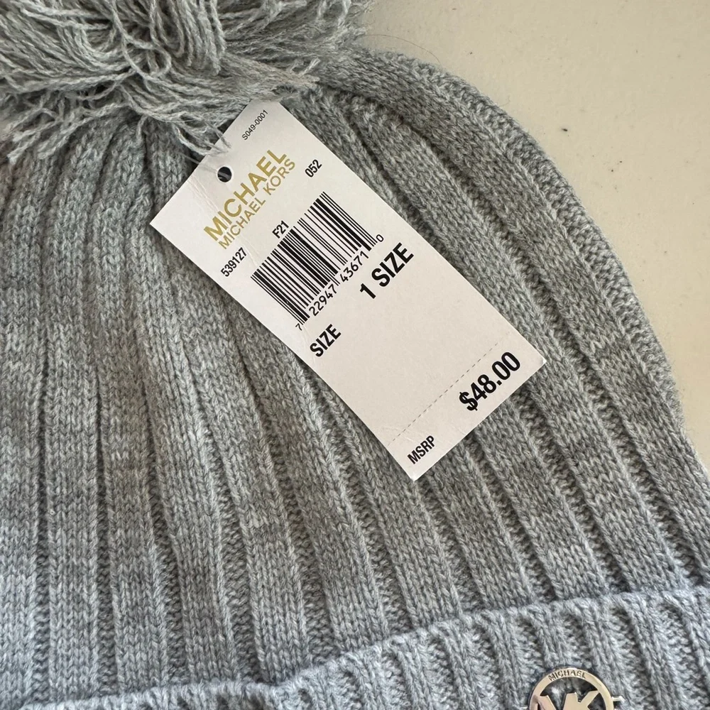 Michael Kors Silver Knit Pom-Pom Beanie‎